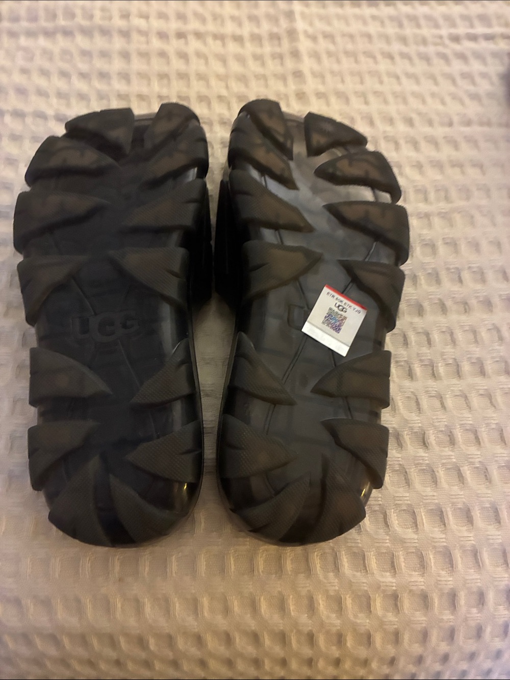 UGG Slips - Picture 4 of 6